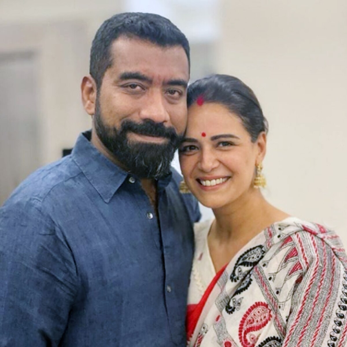 मोना सिंह अपने हसबैंड के साथ 