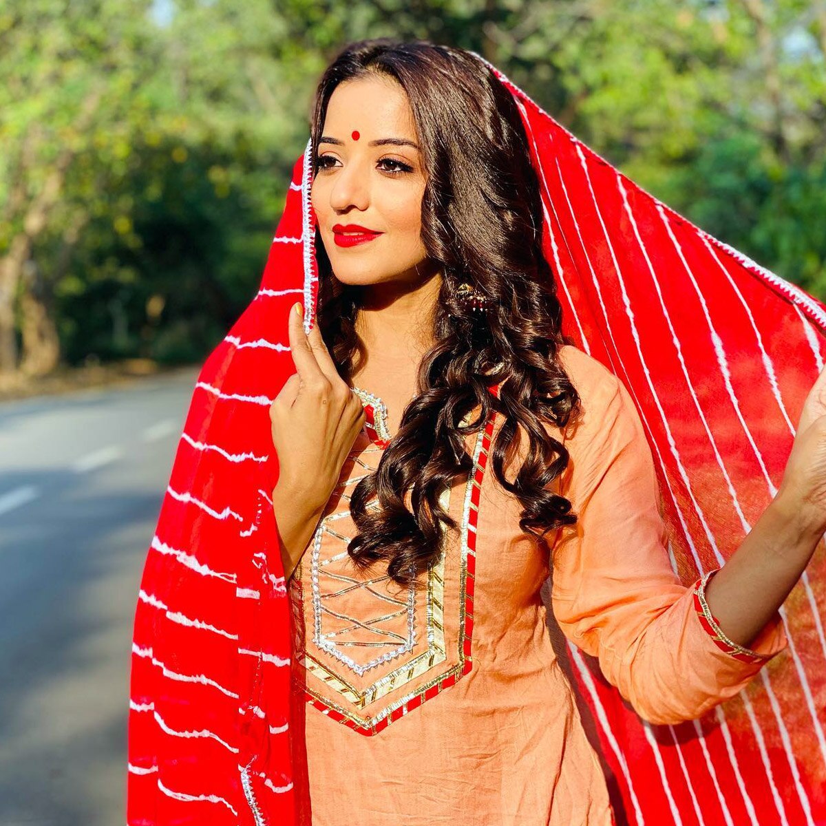 भोजपुरी एक्ट्रेस मोनालिसा