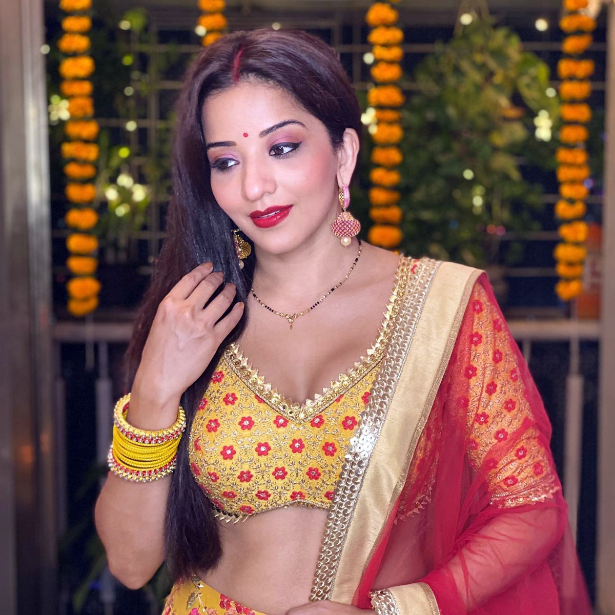 भोजपुरी एक्ट्रेस मोनालिसा