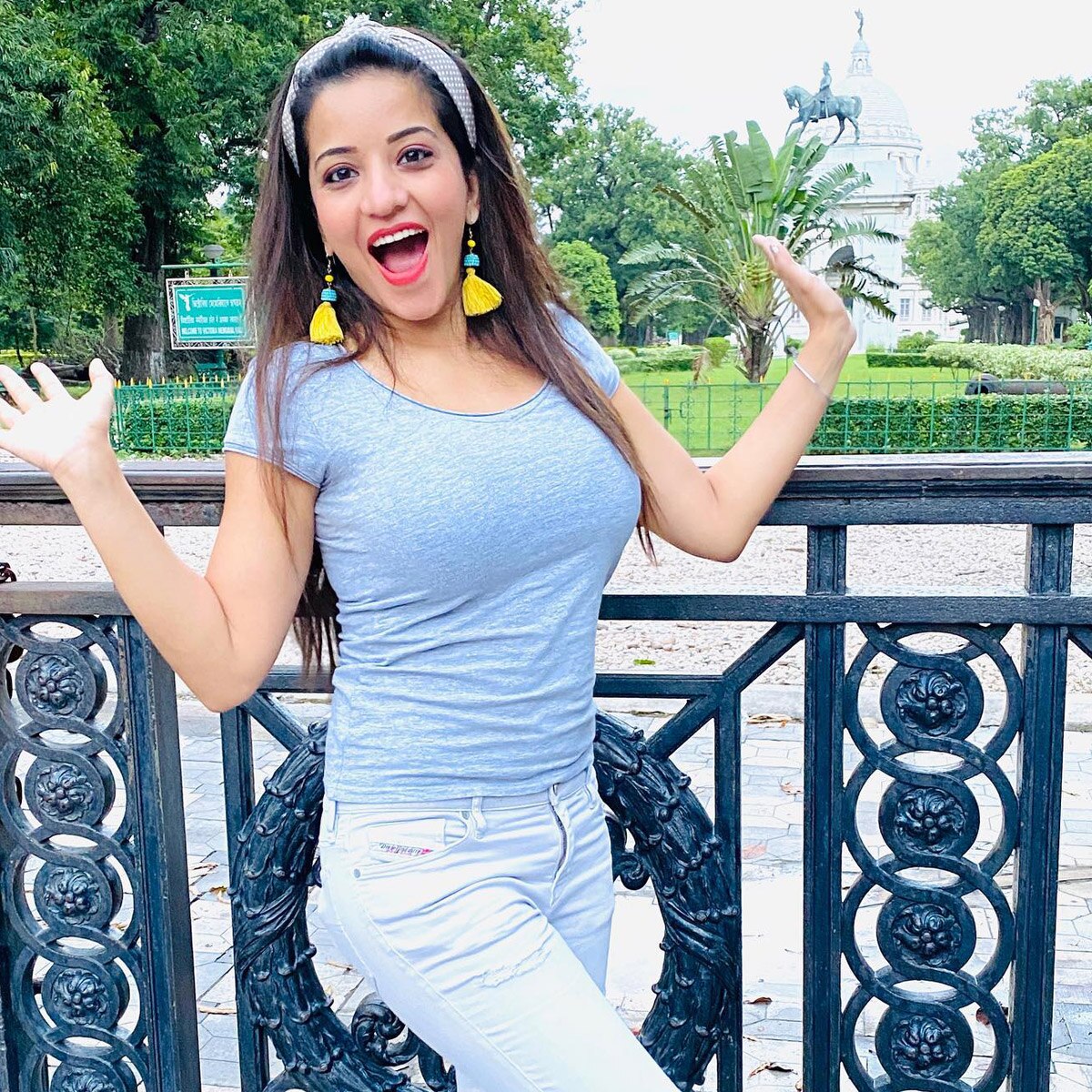 भोजपुरी एक्ट्रेस मोनालिसा