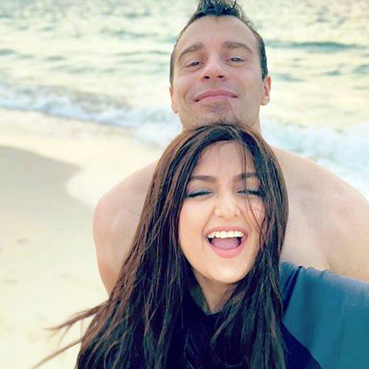 हसबेंड संग मोनाली ठाकुर