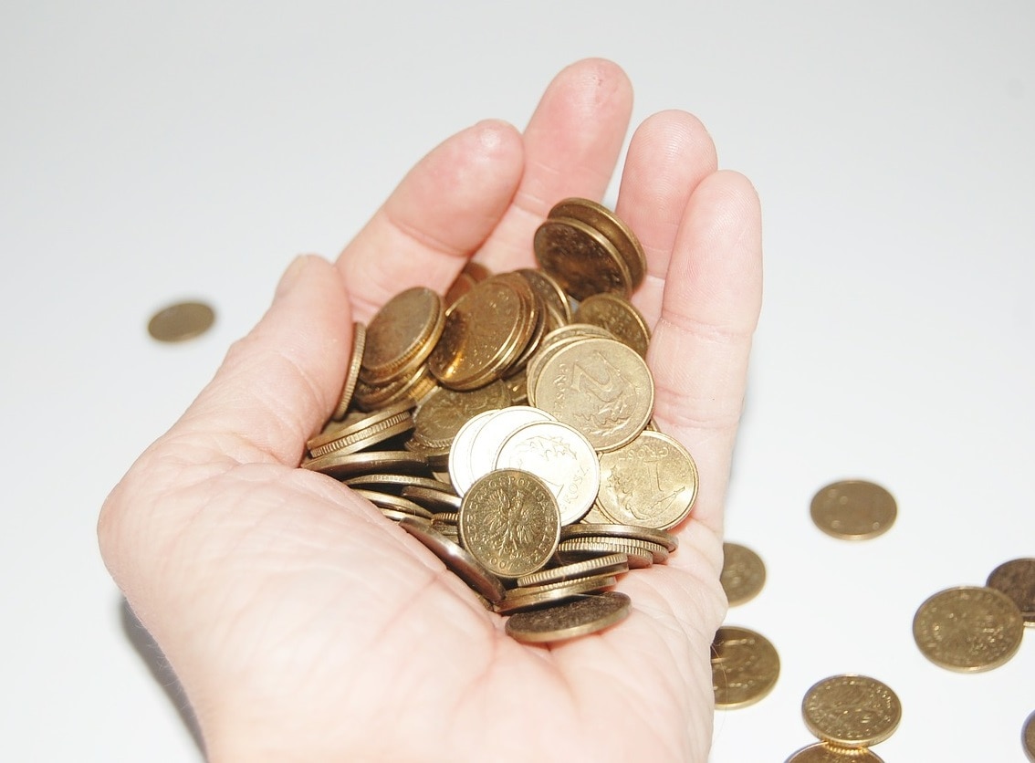 सड़क पर पैसे मिलना