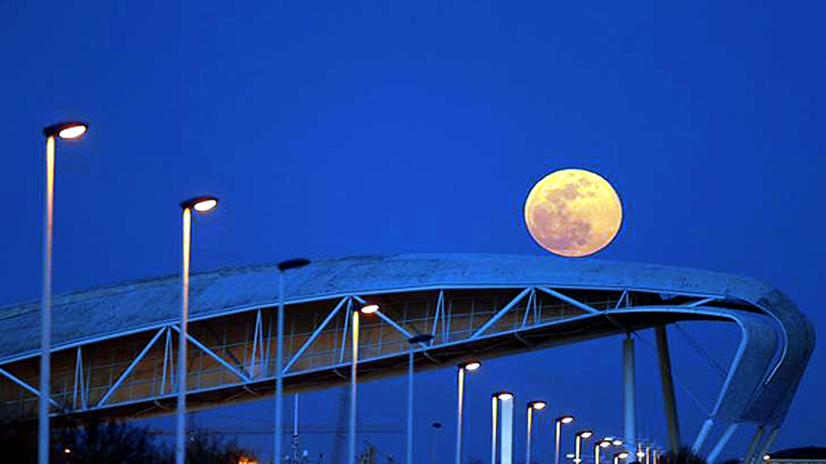Full Moon and penumbral lunar eclipse