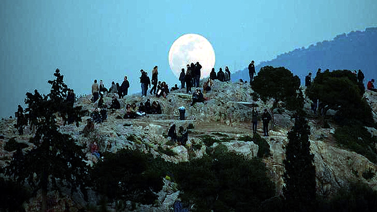 Full Moon and penumbral lunar eclipse