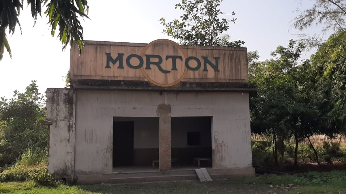 सरकार की उदासीनता के चलते पड़ गये ताले .