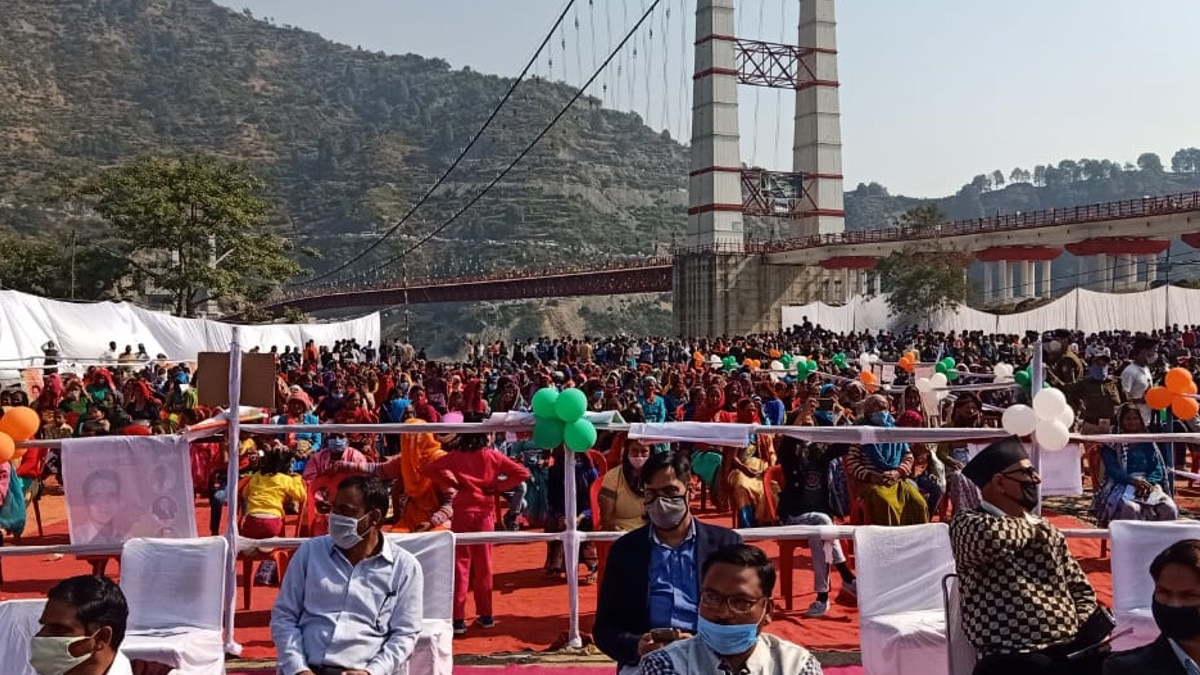 विश्व प्रसिद्ध टिहरी झील पर बना देश का सबसे बड़ा मोटरेबल झूला पुल, सीएम रावत ने किया उद्घाटन.