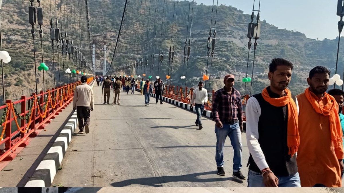 विश्व प्रसिद्ध टिहरी झील पर बना देश का सबसे बड़ा मोटरेबल झूला पुल, सीएम रावत ने किया उद्घाटन.