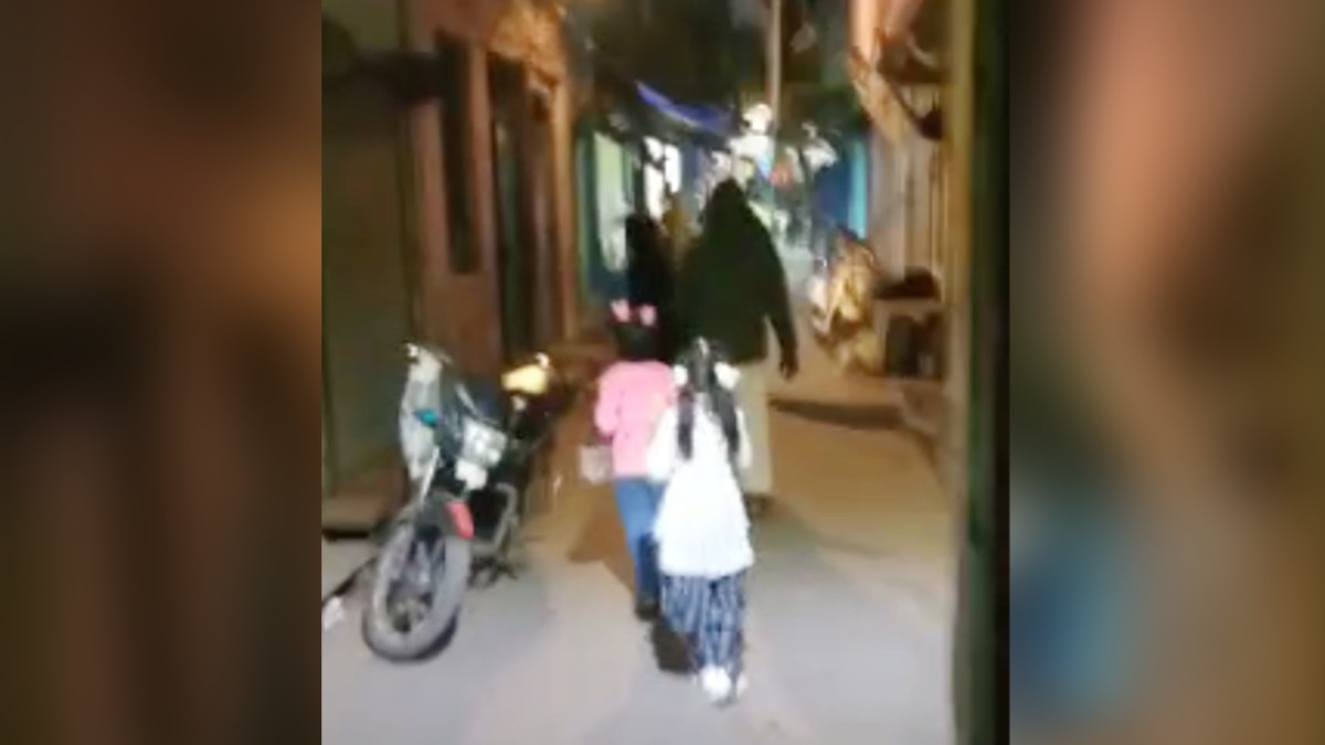 बुर्के में फायरिंग करती नजर आई लेडी, खुद को बता रही थी गैंगस्‍टर की बहन 