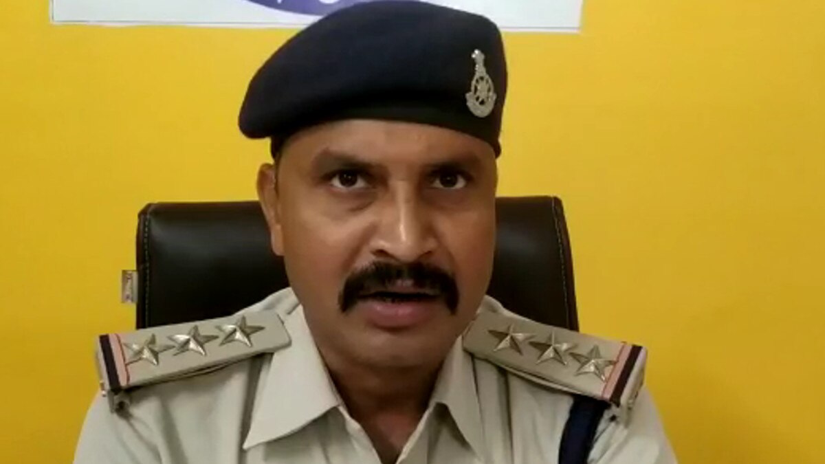 डायन की शंका में मां को मारा, हत्या के बाद चाकू लेकर बैठा रहा था बेटा.