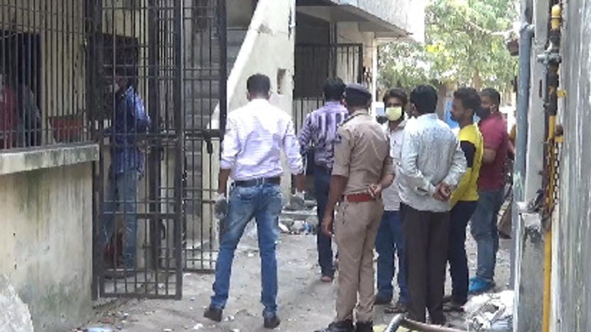 5 साल बाद खुला हत्या का राज़, दीवार में चिना हुआ था शव.