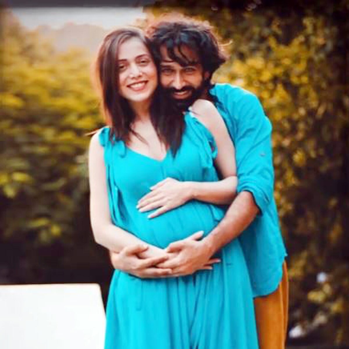 पत्नी संग नकुल