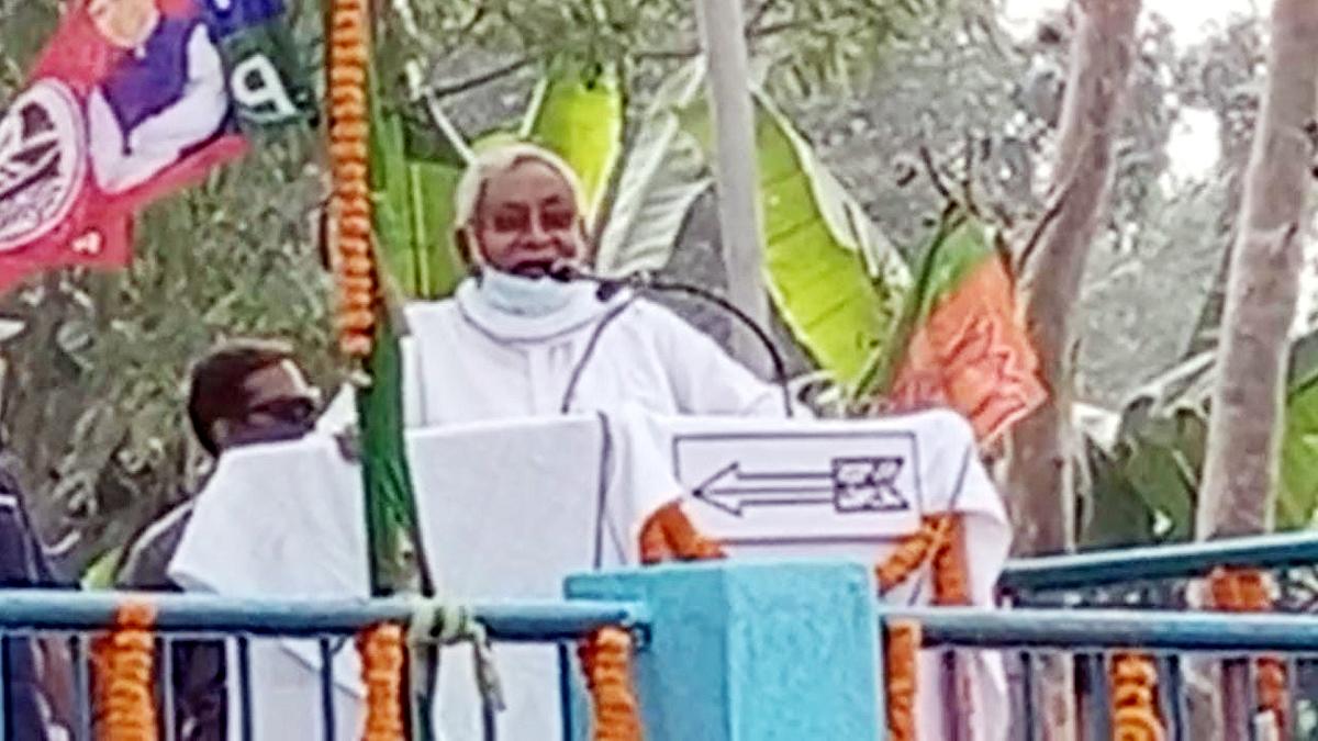 NDA wins 8 out of 10 seats onion thrown on Nitish Kumar