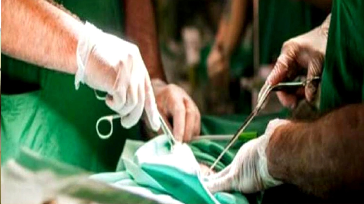 सर्जरी के दौरान महिला के पेट में छूटा सर्जिकल स्पंज, 4 महीने बाद खुलासा, हुआ ऑपेरशन.