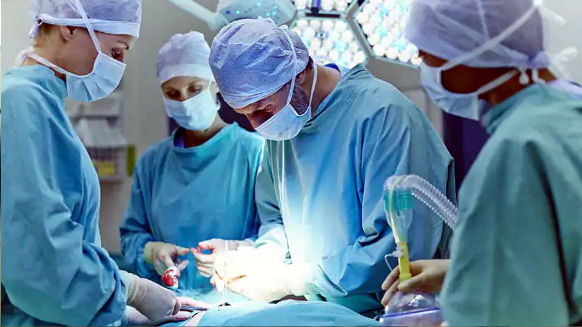 सर्जरी के दौरान महिला के पेट में छूटा सर्जिकल स्पंज, 4 महीने बाद खुलासा, हुआ ऑपेरशन.