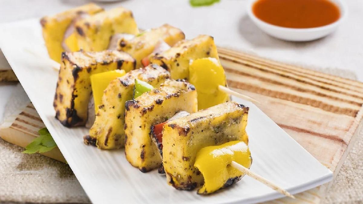 US: चुनाव के बीच क्यों ट्रेंड में आया पनीर टिक्का? भारतीय मूल की इस नेता का उड़ा मजाक