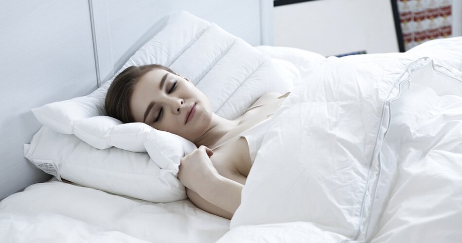 ऊपरी हिस्से को ऊंचा करके सोएं