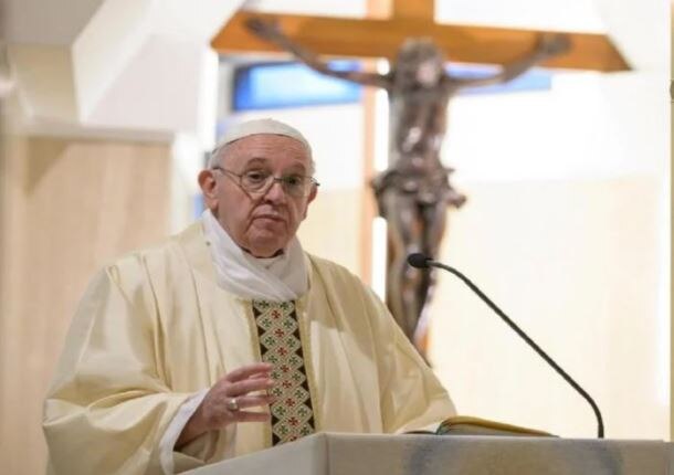 मॉडल की तस्वीर को पोप फ्रांसिस ने किया लाइक