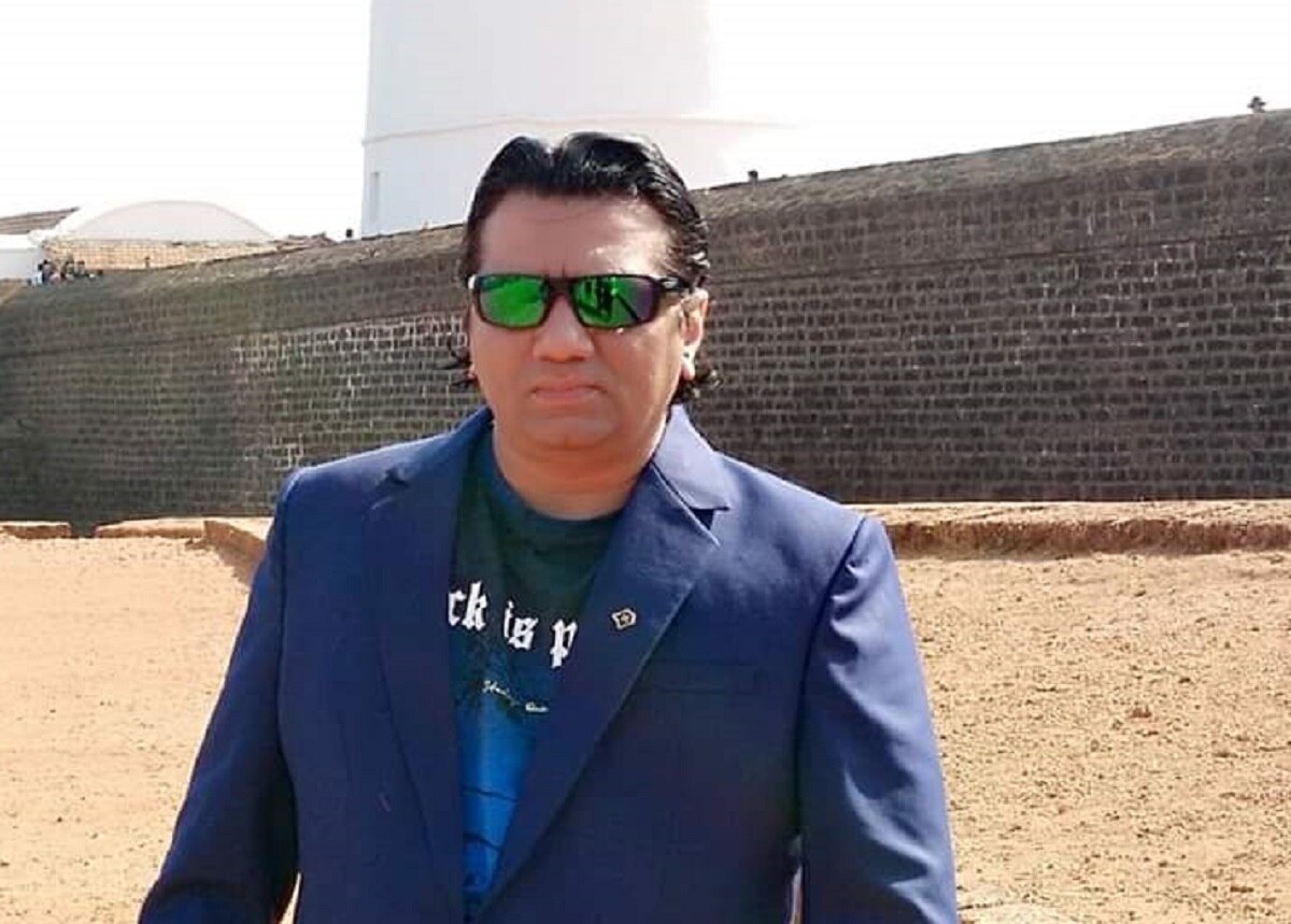 मसाज कराने का शौकीन था संत