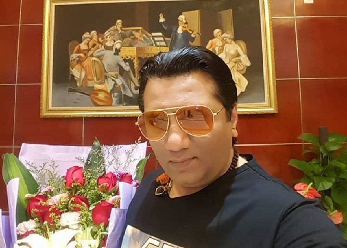 मसाज कराने का शौकीन था संत