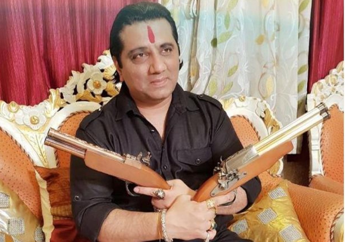 मसाज कराने का शौकीन था संत