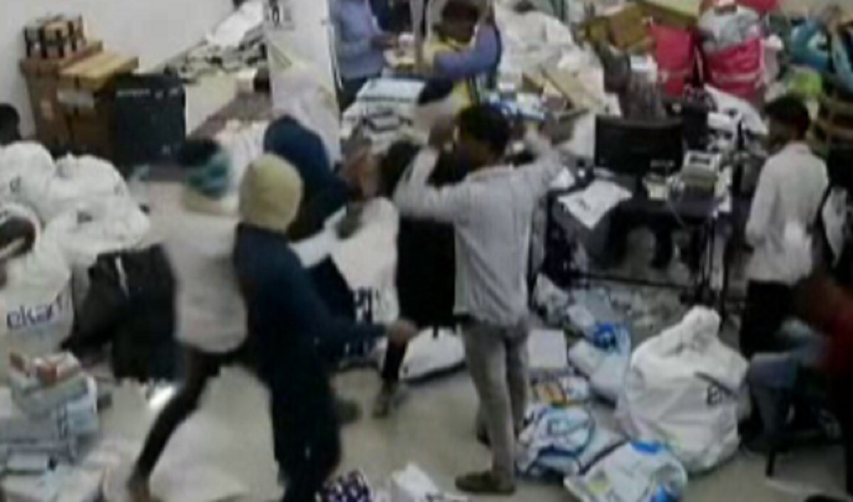 फ्लिपकार्ट के गोदाम में लाखों की डकैती