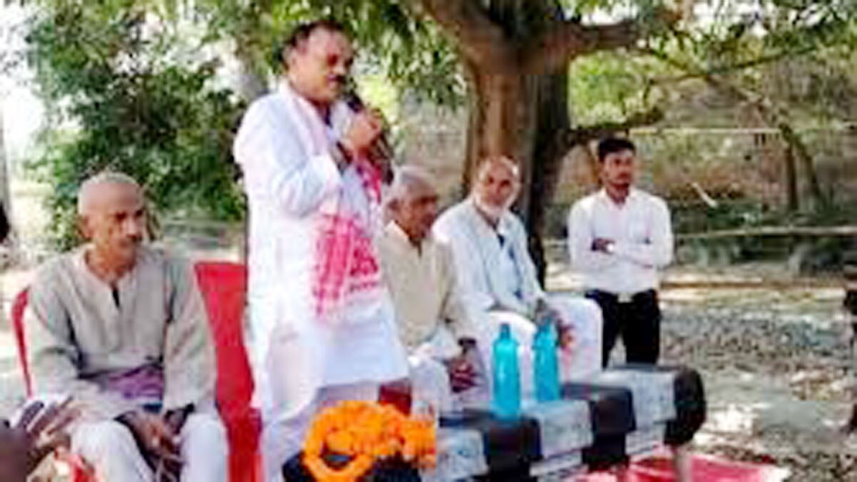 धराशायी हो गया था रवीन्‍द्र सिंह का मंच (फोटो आजतक)