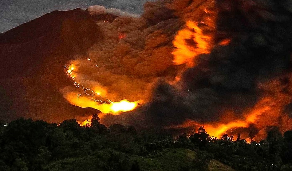 इंडोनेशिया में ज्वालामुखी विस्फोट