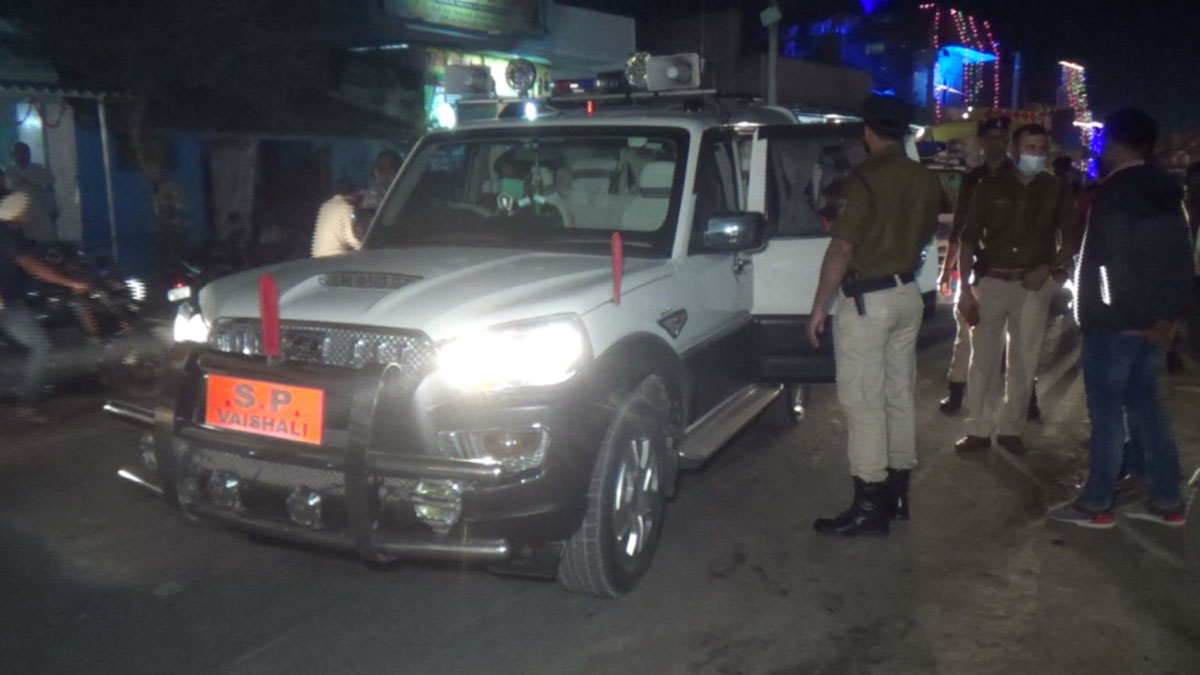 आभूषण की दुकान में लूट (फोटो आजतक)