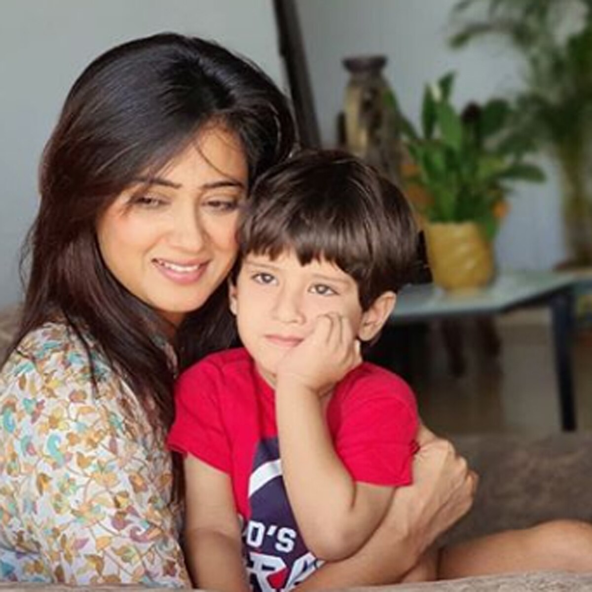 श्वेता बेटे के साथ 