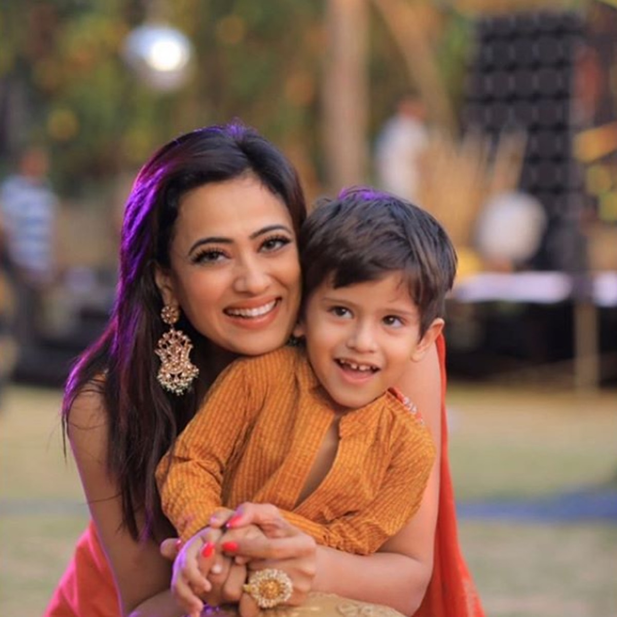 श्वेता बेटे के साथ 