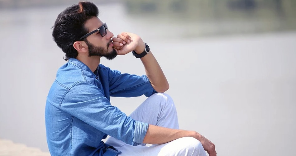 हल्की दाढ़ी वाले पुरुष