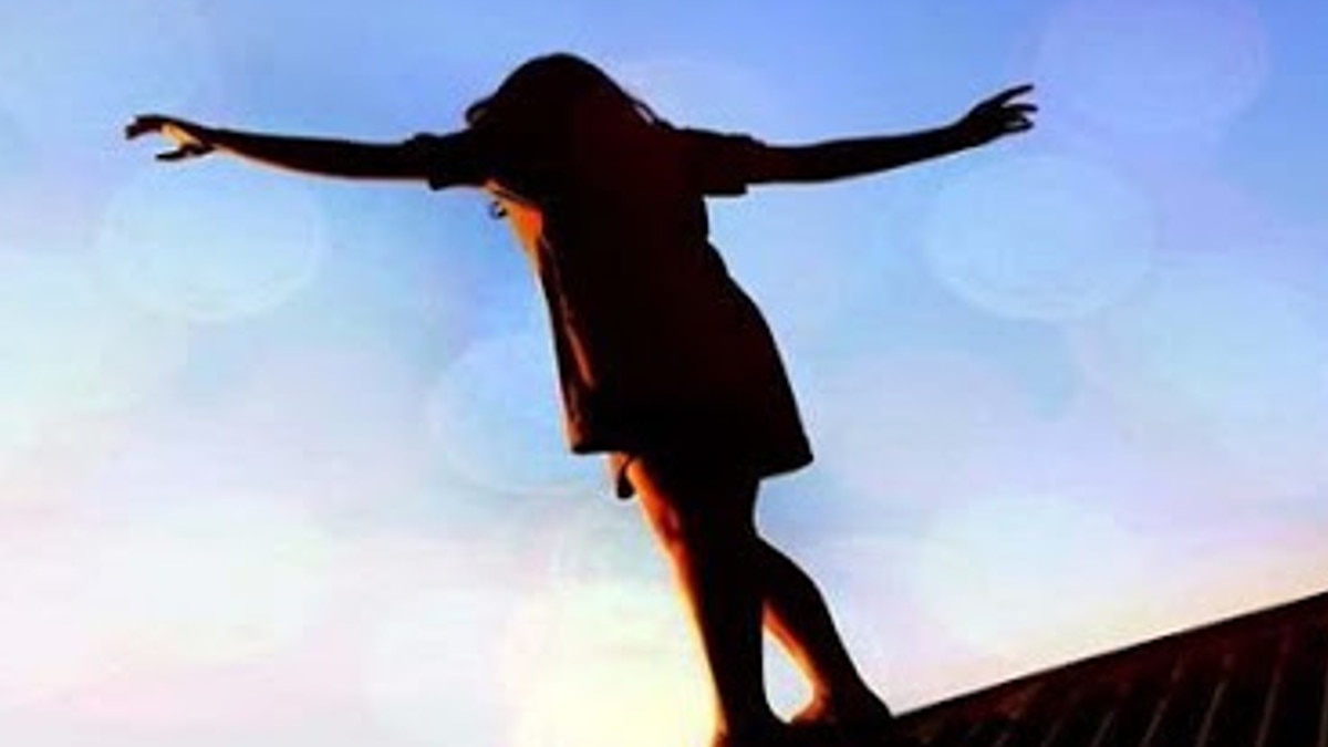 डॉक्‍टर पति को बेडरूम में बंद कर नर्स ने 7वीं मंजिल से लगाई छलांग, सवा महीने पहले हुई थी शादी.