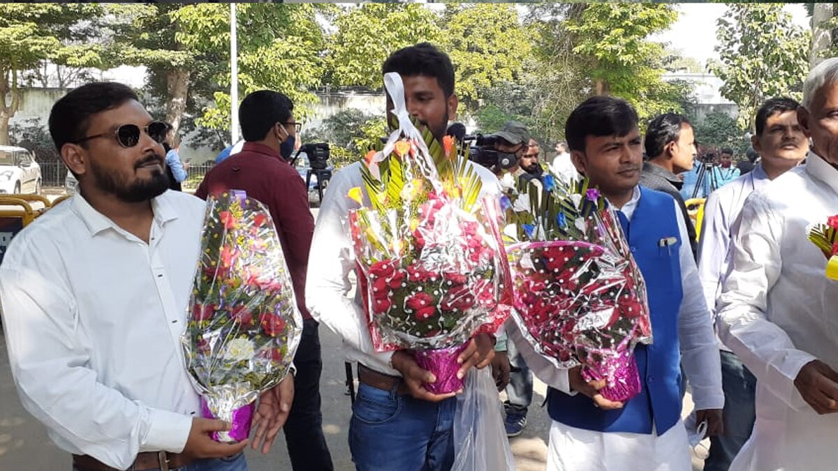 ट्विटर पर शेयर की तेजस्वी के बचपन की फोटो.