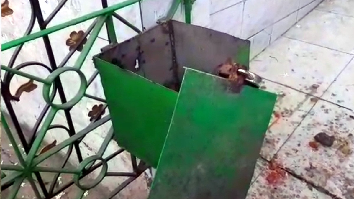  चोर के बाल काटकर लोगों ने डाला ठंडा पानी, दान पेटी से चुराए थे पैसे.