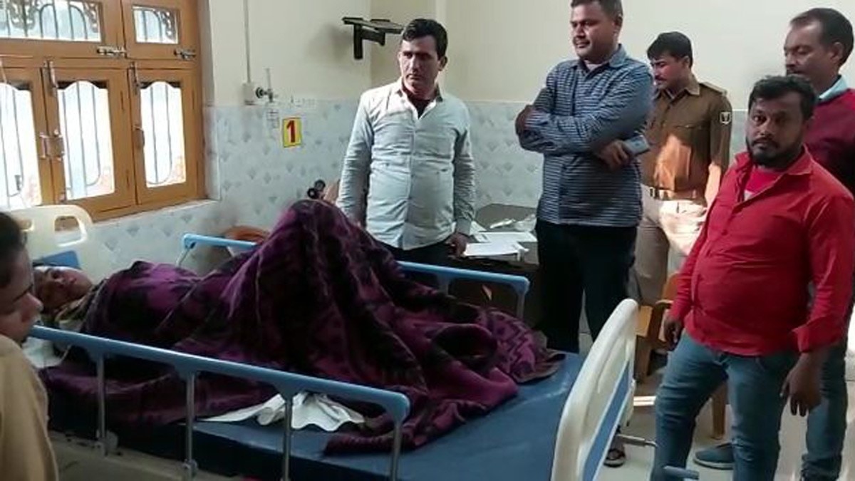 गोली लगने से किन्नर डांसर घायल (फोटो आजतक)