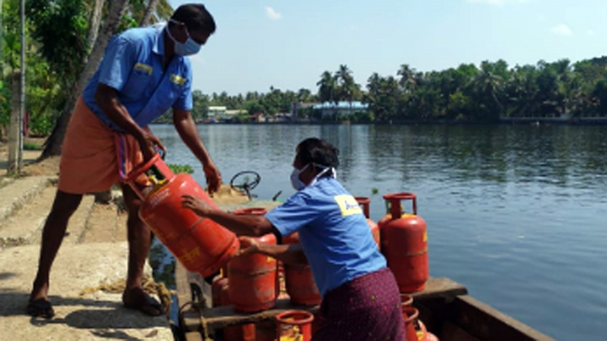 बढ़ सकते हैं LPG सिलेंडर के दाम