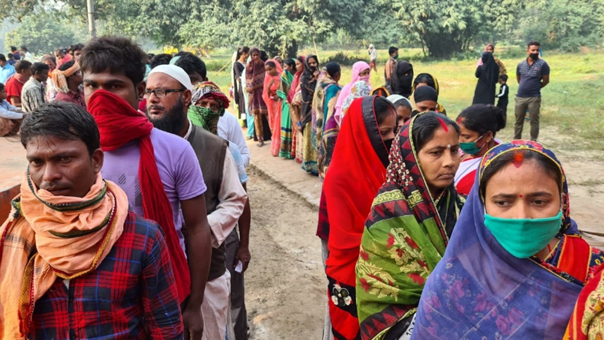  बिहार विधानसभा चुनाव में महिला सुरक्षा जवानों की तैनाती (फोटो आजतक)