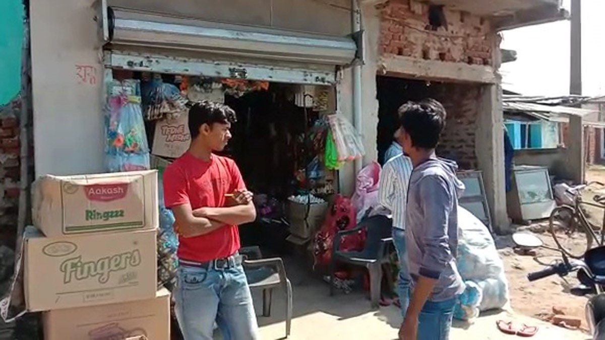 पुलिस ने पकड़े बाइक चोर (फोटो आजतक)