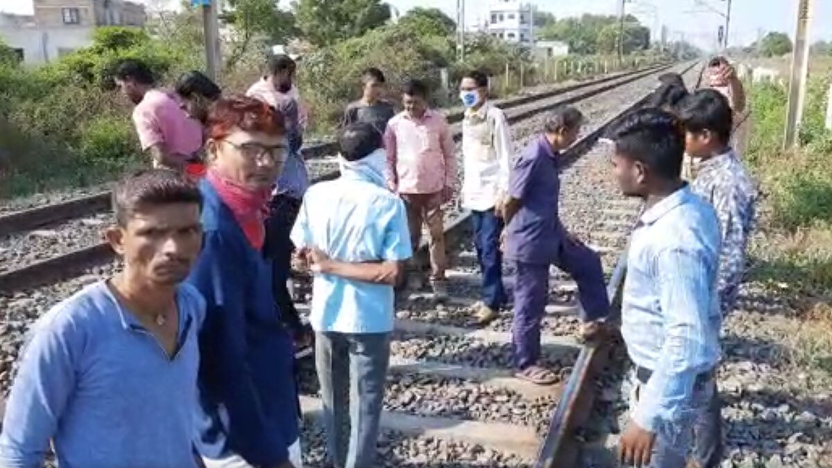 प्रमोद शेटे का शव पटरी पर क्षतविक्षत हाल में मिला