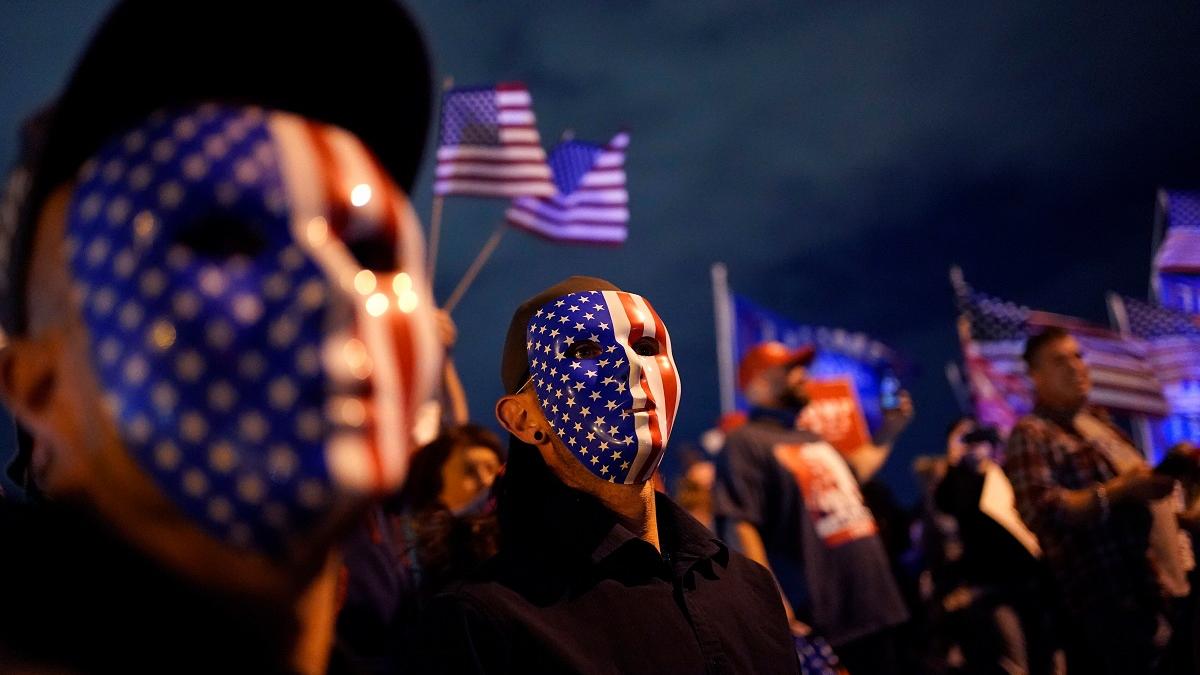 अमेरिका में सड़कों पर उतरे ट्रंप समर्थक