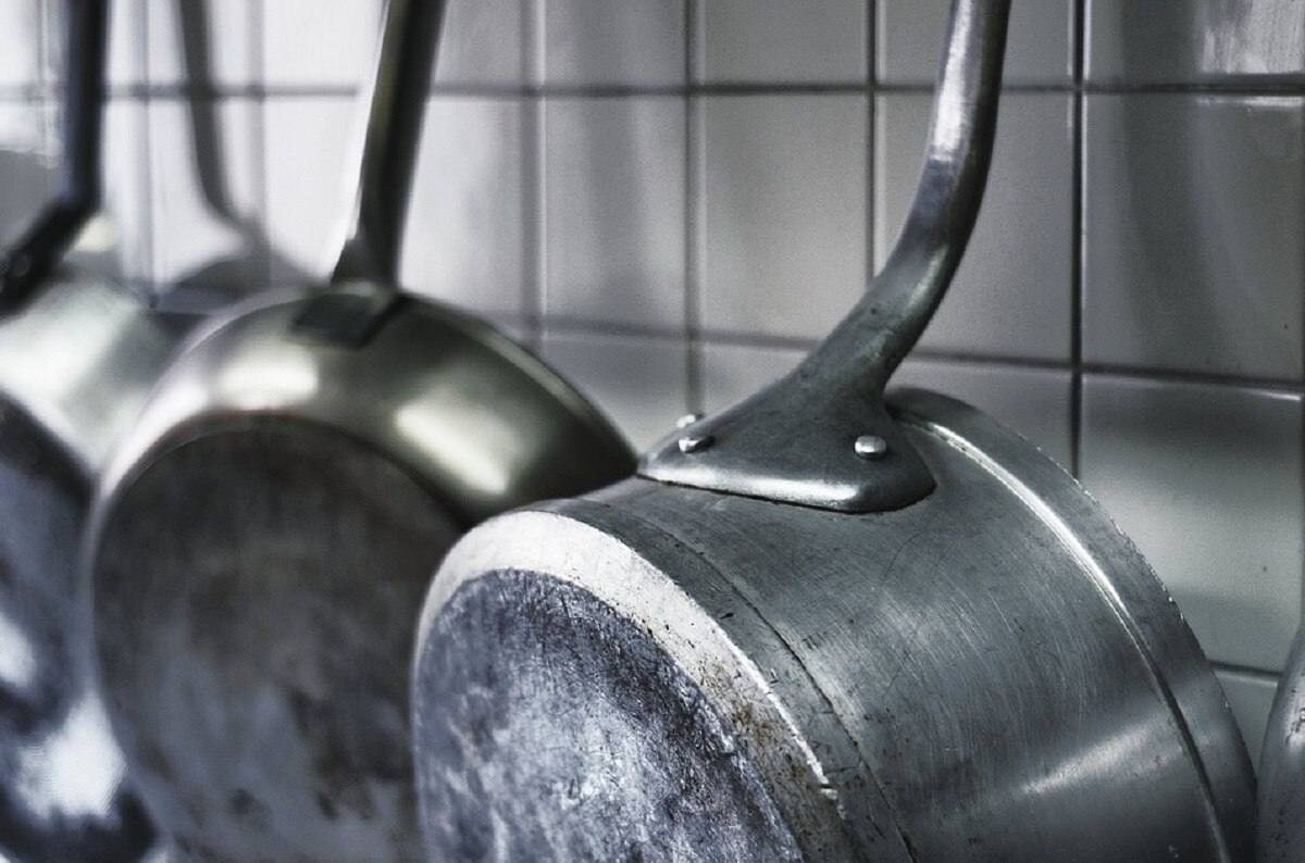 धनतेरस पर क्यों न खरीदें लोहे-स्टील-कांच के बर्तन