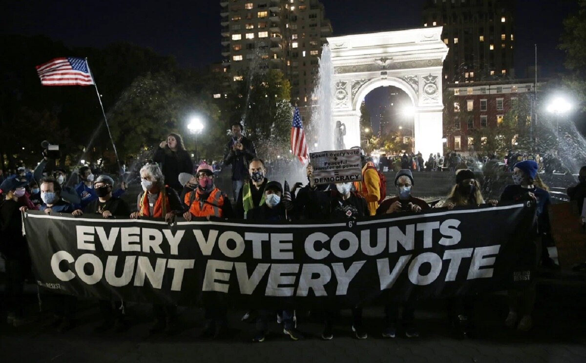 चुनाव नतीजों के बीच ट्रंप समर्थकों का हंगामा