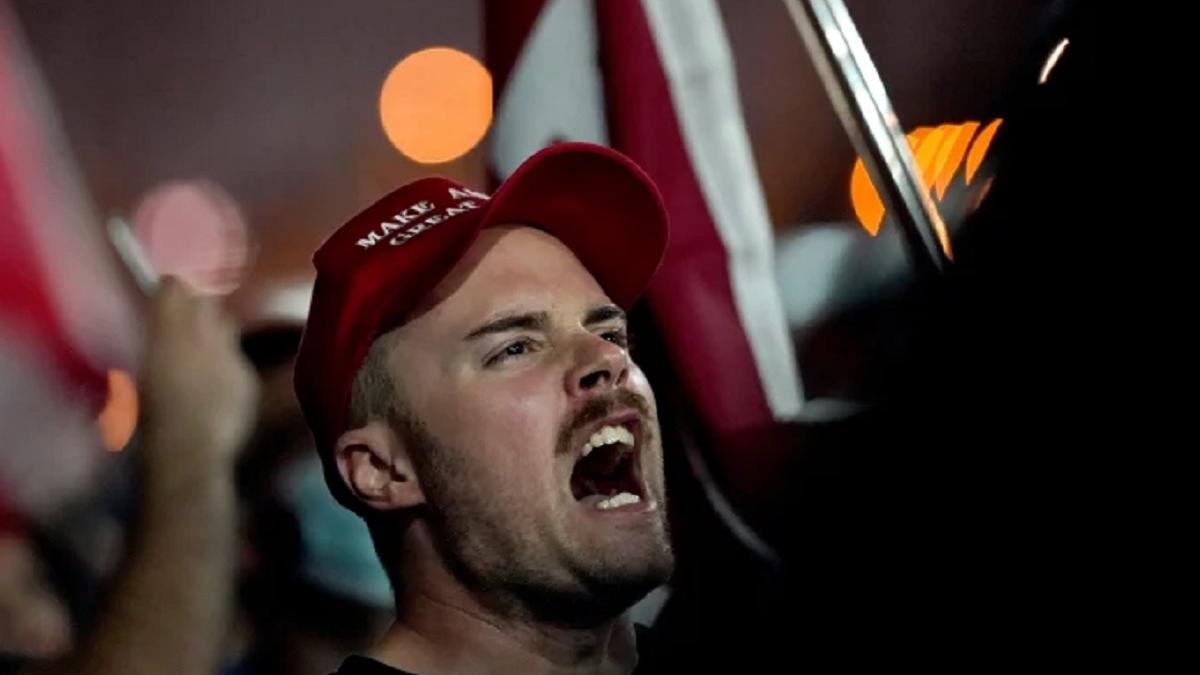 चुनाव नतीजों के बीच ट्रंप समर्थकों का हंगामा