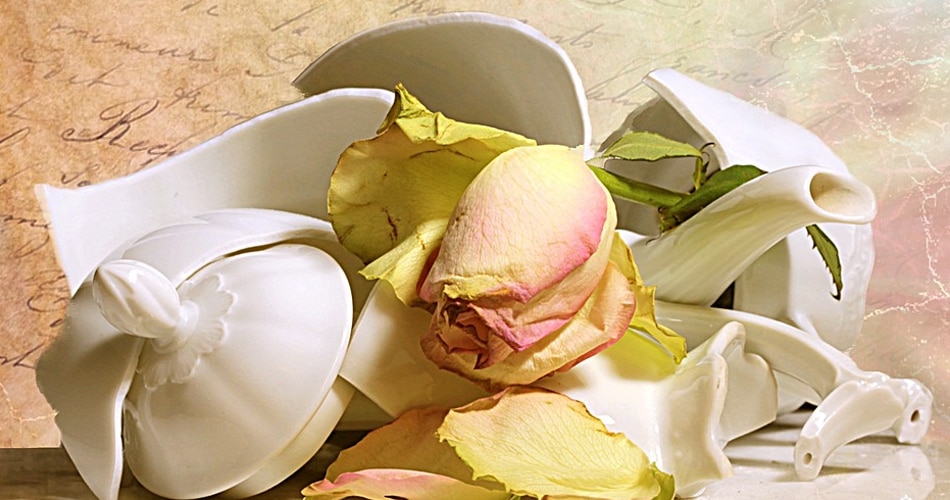 टूटे हुए बर्तन