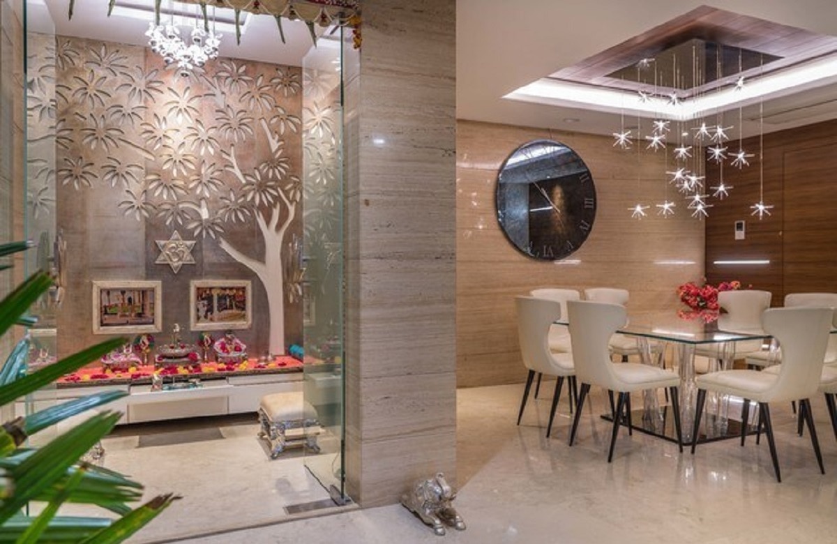 पूर्व की ओर