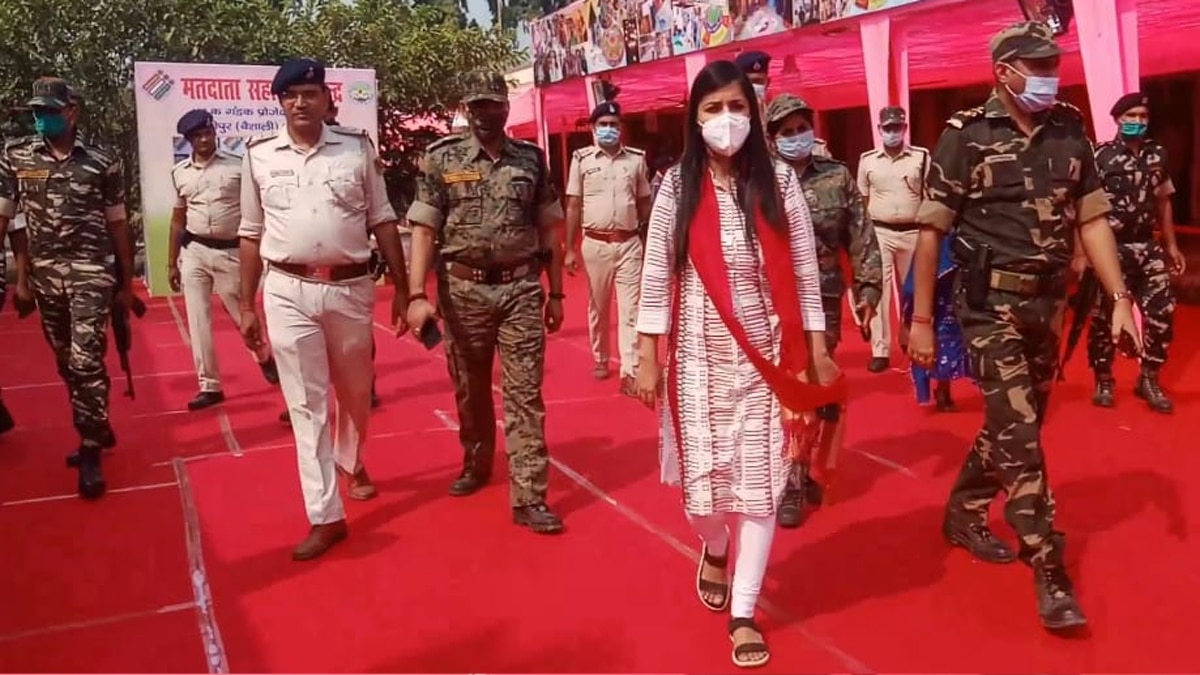 ऑल वुमेन मतदान केंद्र बनाया गया.