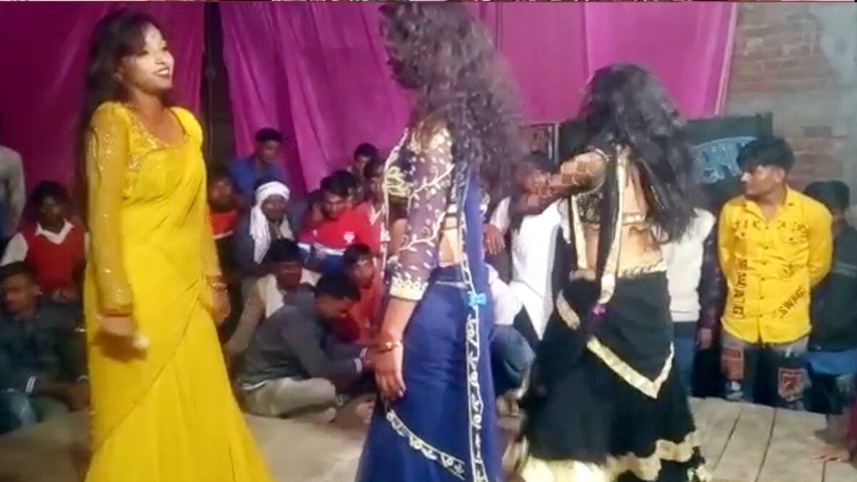 कोविड-19 के नियमों को ताक पर रखकर बार बालाओं के साथ डांस, वीडियो वायरल.