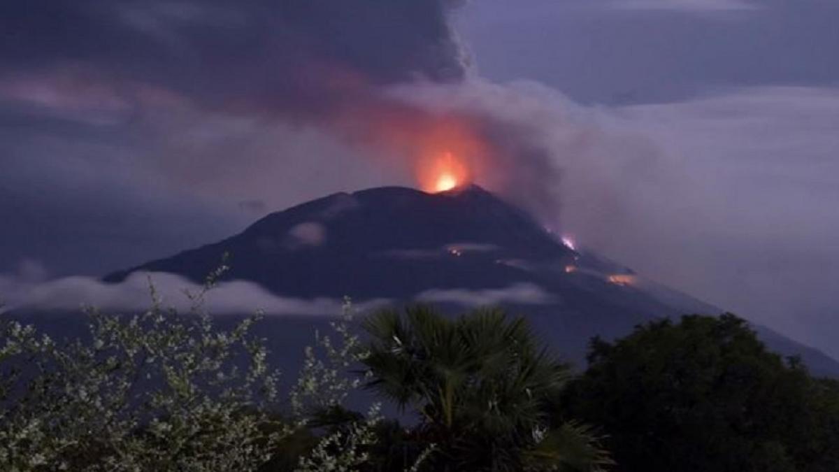 इंडोनेशिया में ज्वालामुखी विस्फोट