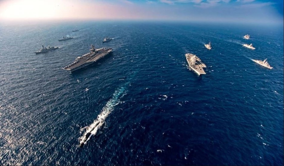 रूस ने अमेरिका के जंगी जहाज को अपने क्षेत्र में पकड़ा