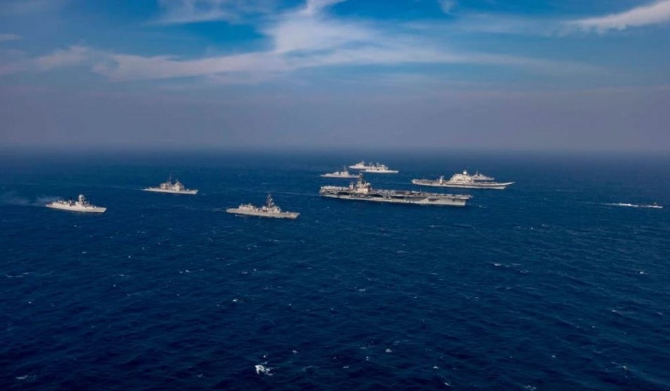 रूस ने अमेरिका के जंगी जहाज को अपने क्षेत्र में पकड़ा